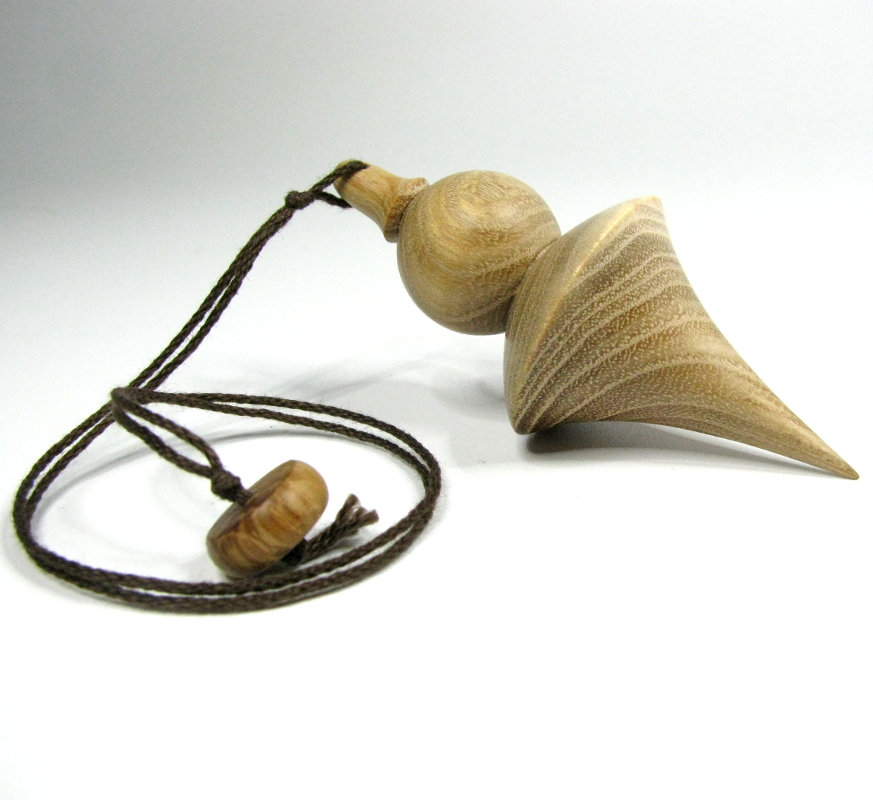 Pendule de radiesthésie artisanal, tourné en bois de Robinier