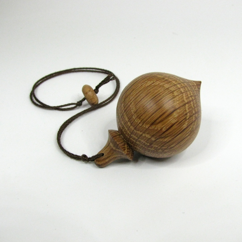 Pendule de radiesthésie artisanal, tourné en bois de Chêne