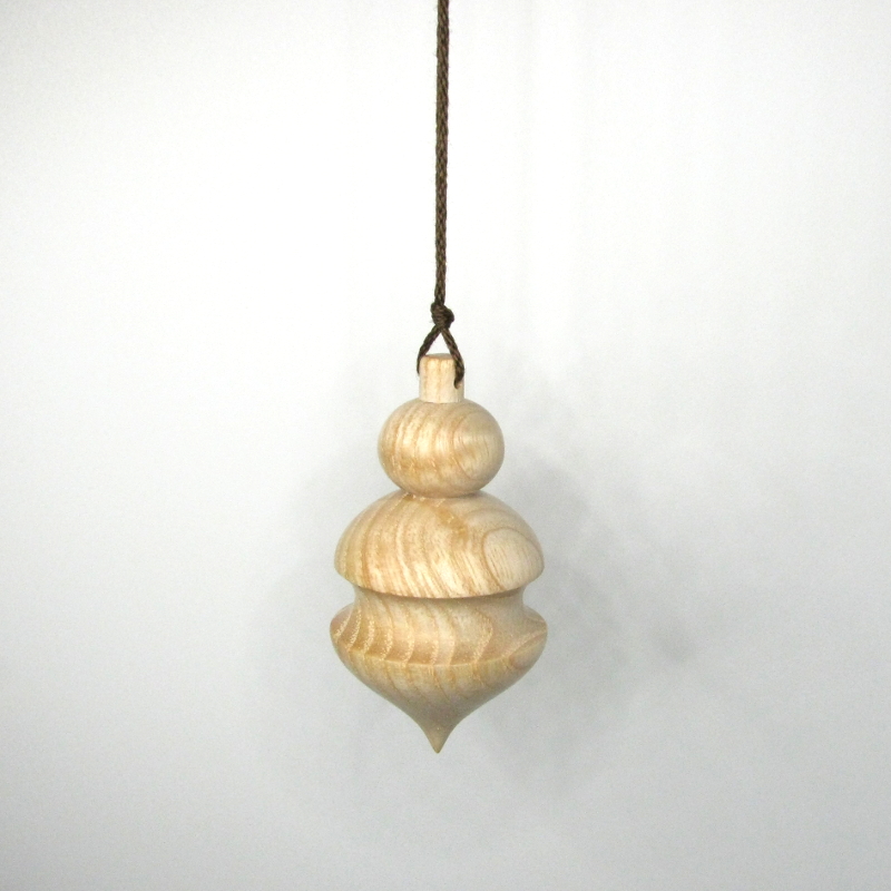 Pendule de radiesthésie artisanal, tourné en bois de Frêne
