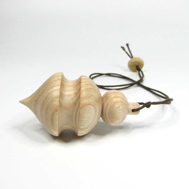 Pendule de radiesthésie artisanal, tourné en bois de Frêne