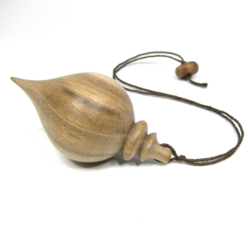 Pendule de radiesthésie artisanal, tourné en bois de Noyer.