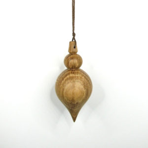 Pendule de radiesthésie artisanal, tourné en bois de Chêne.