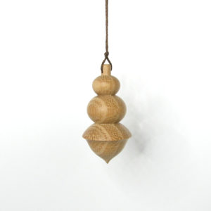 Pendule de radiesthésie artisanal, tourné en bois de Robinier.