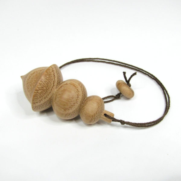 Pendule de radiesthésie artisanal, tourné en bois de Robinier.