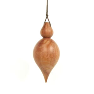Pendule de radiesthésie artisanal, tourné en bois d'Eucalyptus.