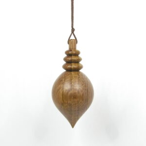 Pendule de radiesthésie artisanal, tourné en bois de Chêne.